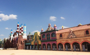城堡主题乐园水泥造型屋