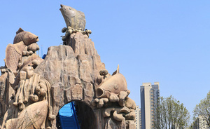 主题乐园水泥雕塑造景